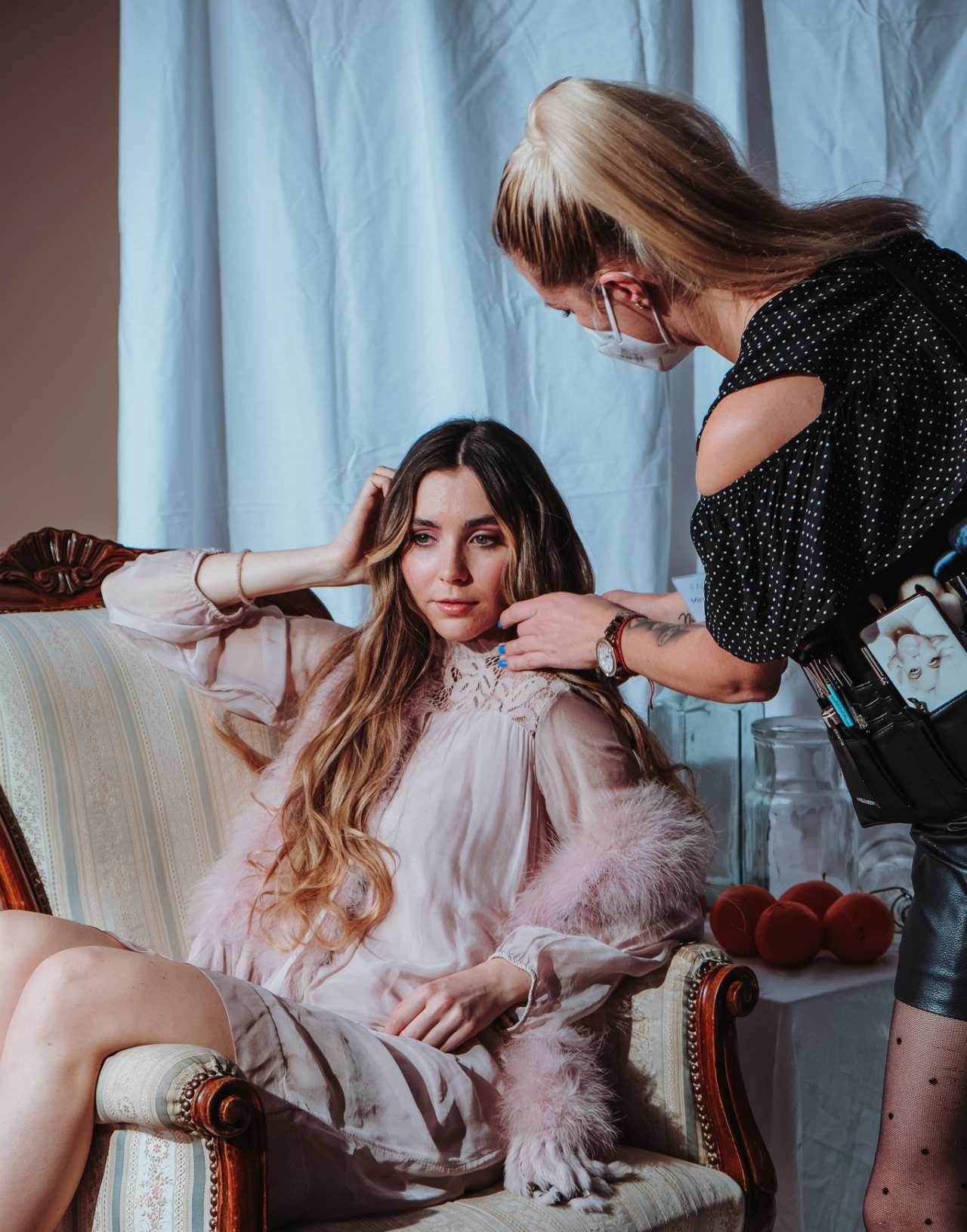 Make up Artist Schüler lernen professionelle Schminktechniken
