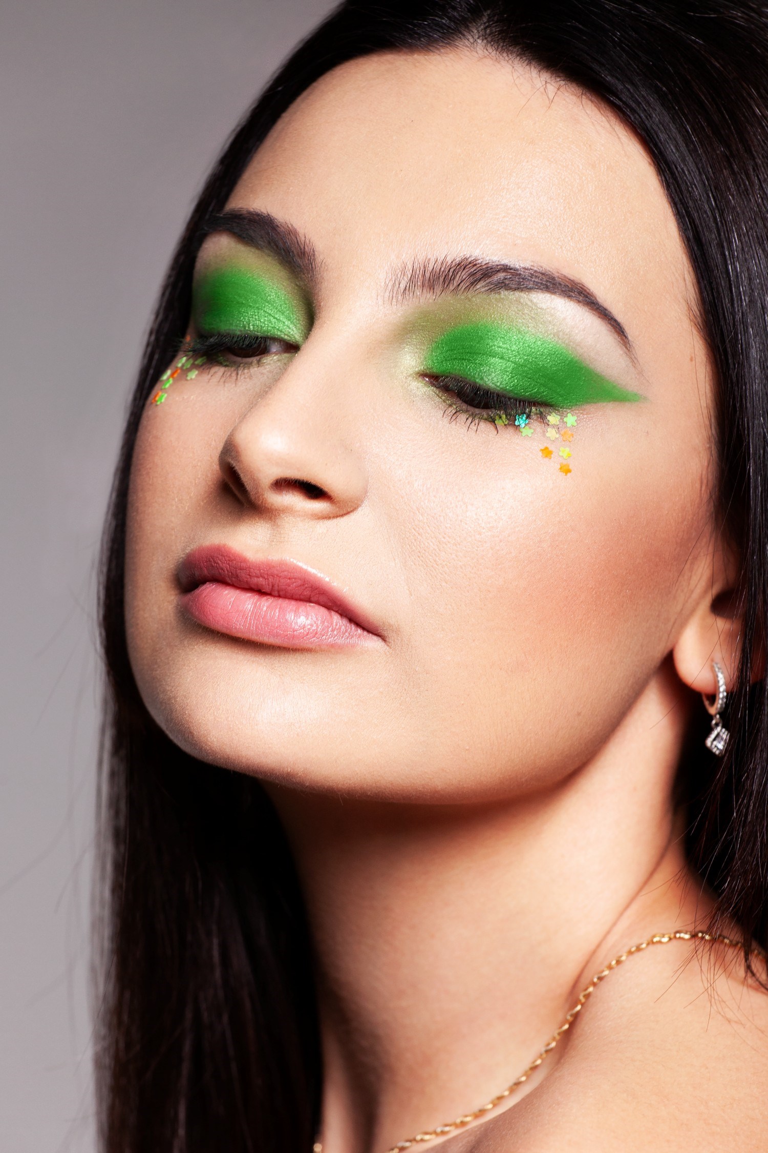 Augen Make up und Brow Styling in der Ausbildung