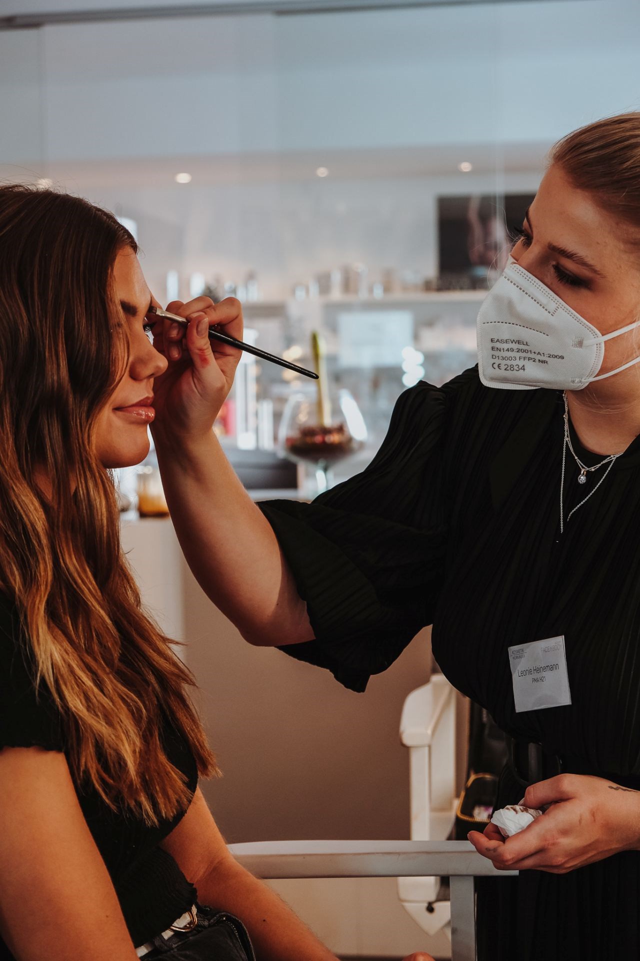 Wimpern kleben im professionellen Make up Kurs