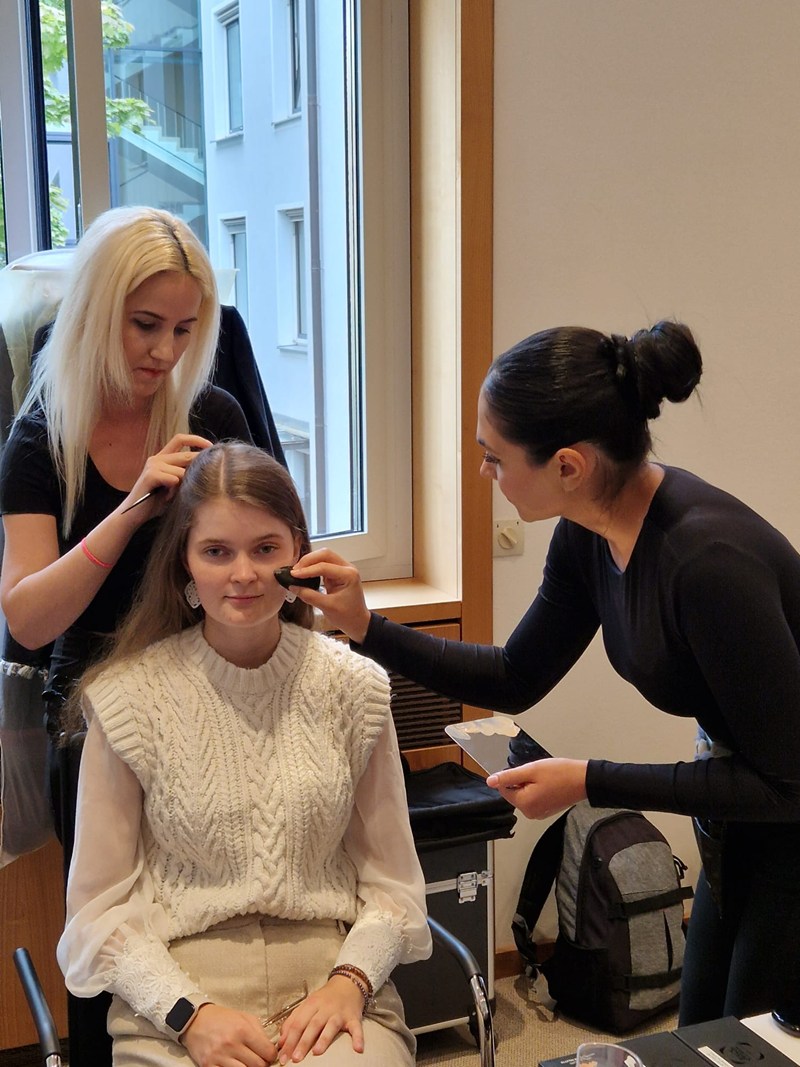 Make-up-Styling für die Absolventin der Maßschneiderinnung